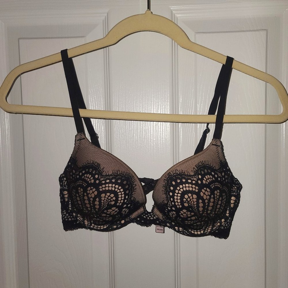 Victoria Secret 32C Black Lace Lightly Padded Bra